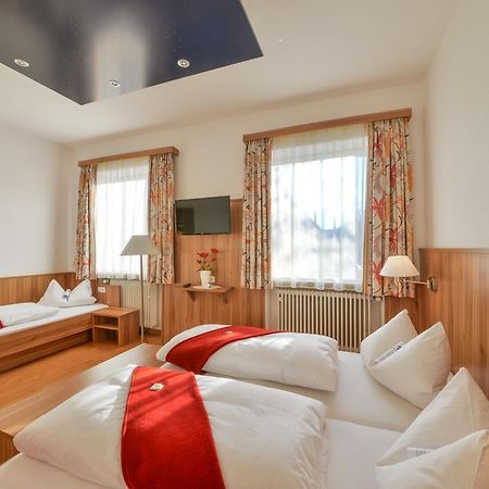 Hotel Drei Loewen Дахау Стая снимка