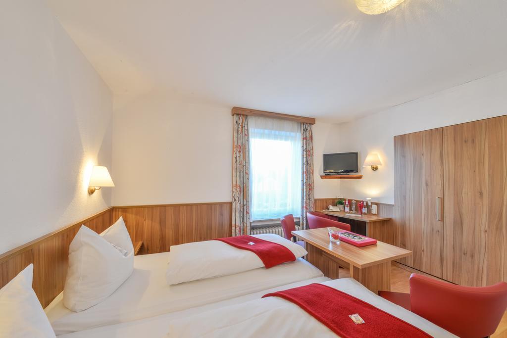 Hotel Drei Loewen Дахау Стая снимка