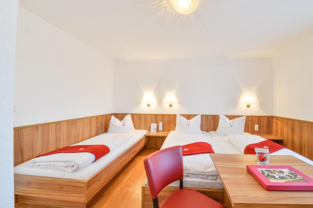 Hotel Drei Loewen Дахау Стая снимка