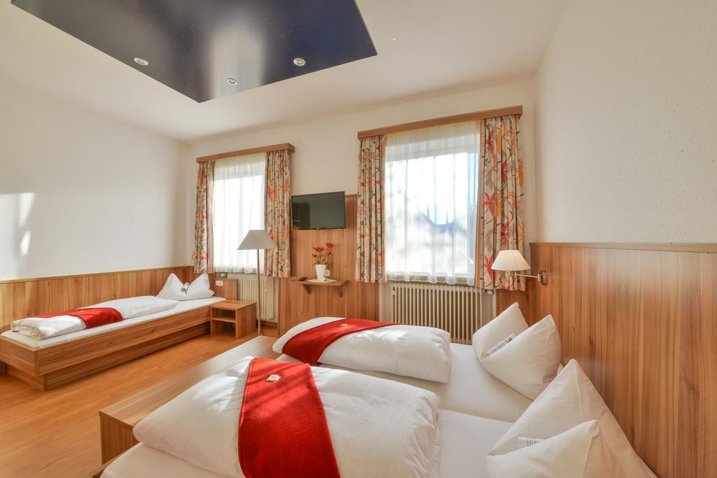 Hotel Drei Loewen Дахау Стая снимка