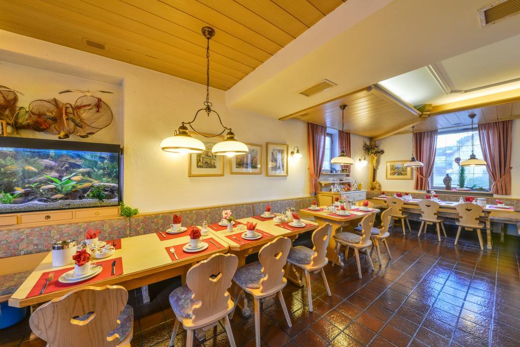 Hotel Drei Loewen Дахау Екстериор снимка