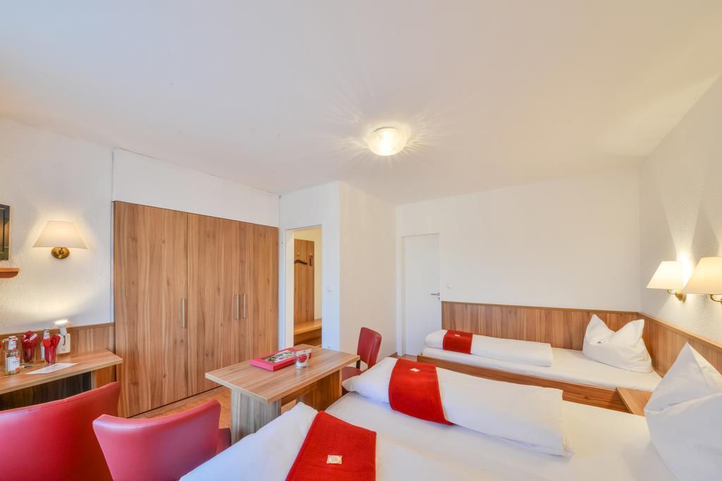 Hotel Drei Loewen Дахау Стая снимка