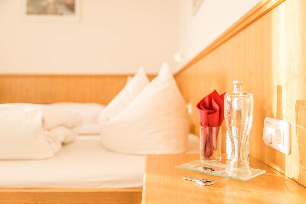 Hotel Drei Loewen Дахау Стая снимка